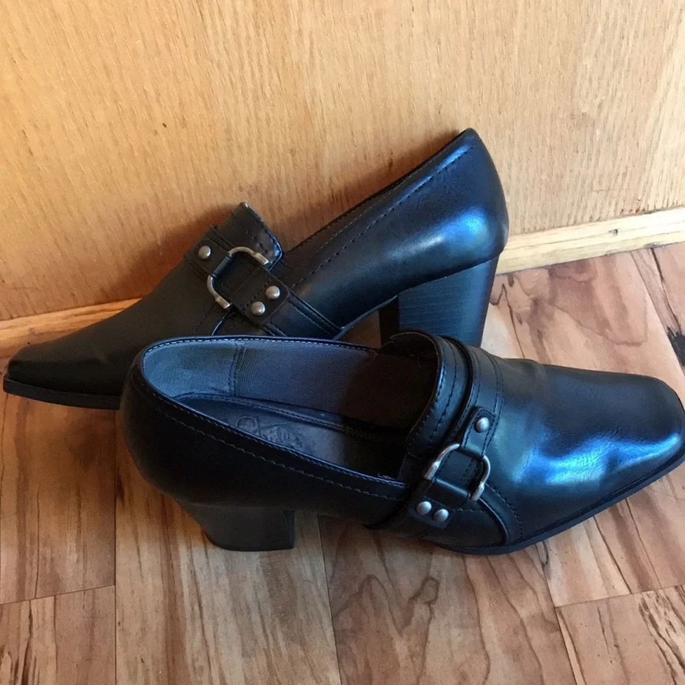 Life Stride Soft Systems black slip on buckle vegan 2.5” heel shootie shoes EUC